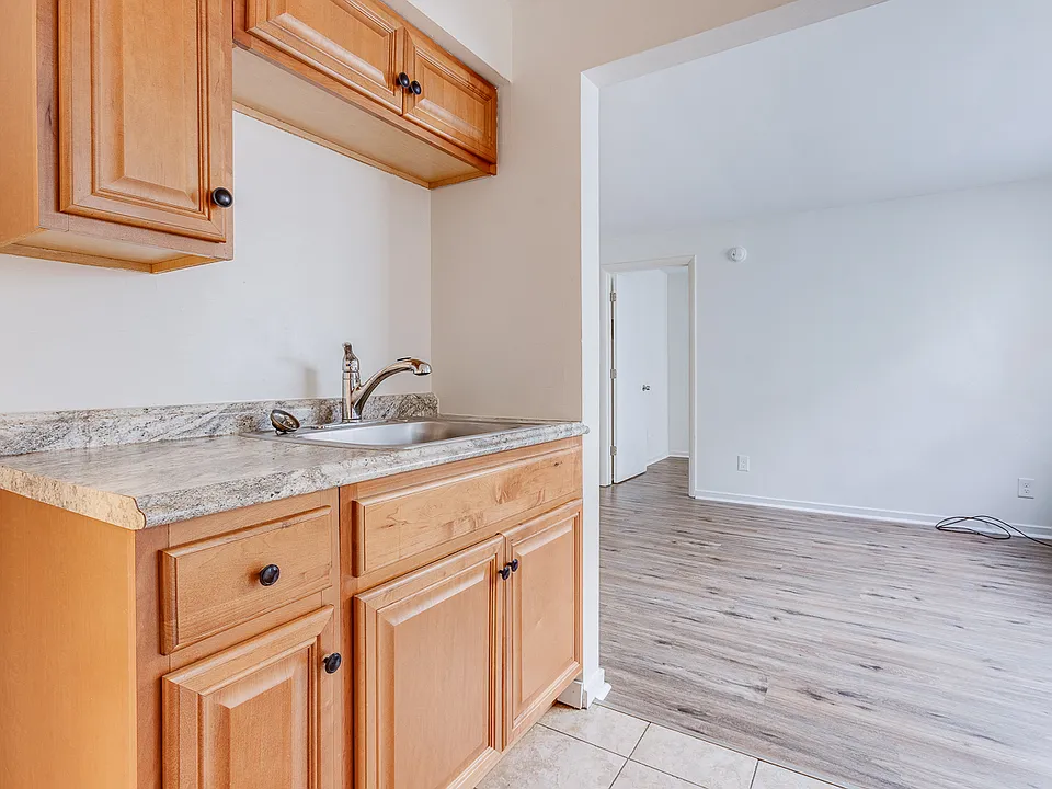 525 Washington Ave #3