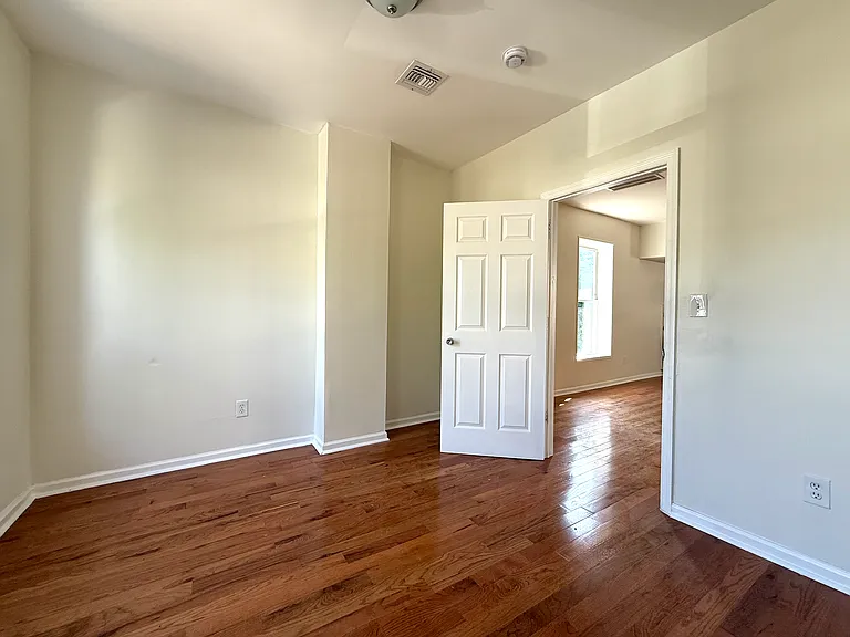 435 S 17th St #1 — Photo 5