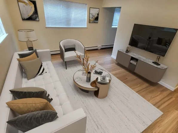 210 Hillside Ave APT 15, Needham, MA 02494