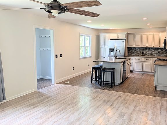 5th image of 326 West Ave