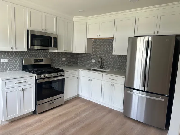 11220 1st St APT 4, Mokena, IL 60448