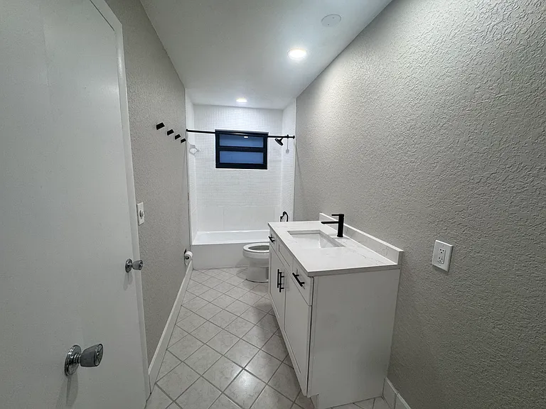 1728 NE 2nd Ave #2 — Photo 13