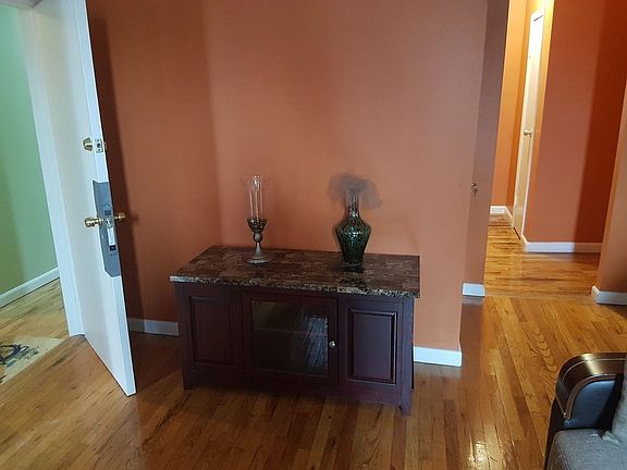 4th image of 472 Putnam Ave APT 4