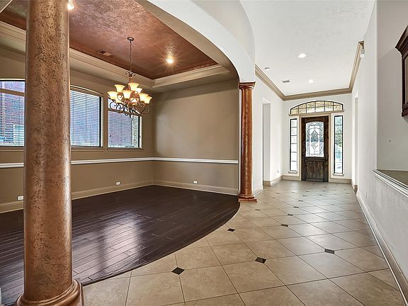 5th image of 6223 Duke Trail Ln