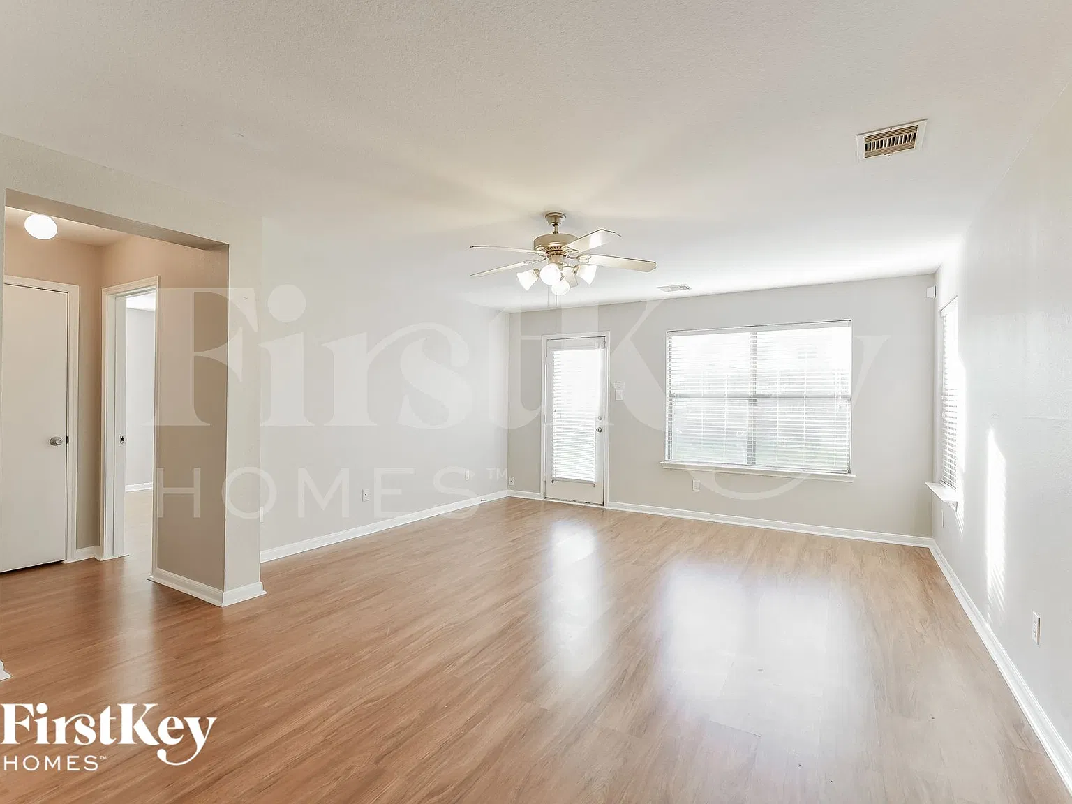4 bed, 2.5 bath, 2214 sqft, $2,210 — Photo 4