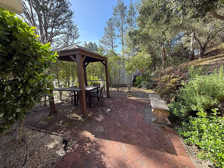 181 Brook Knoll Dr #B — Photo 8