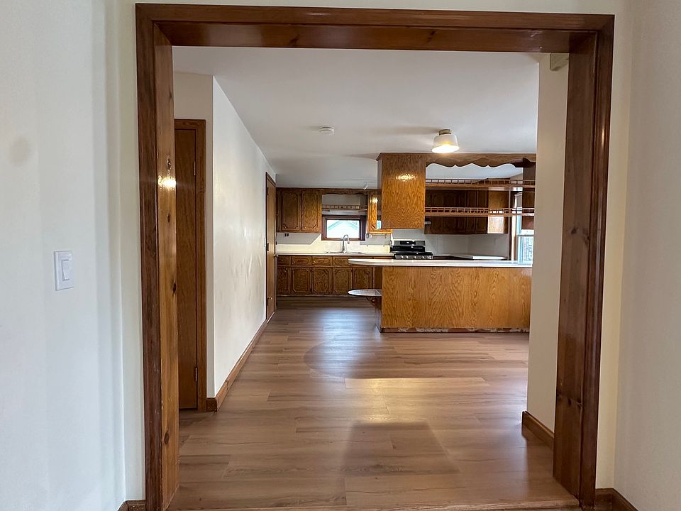 1st image of 39 Broad St #2