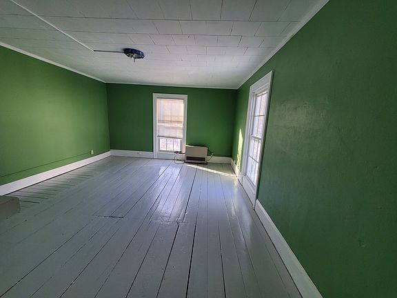 5th image of 34 Main St