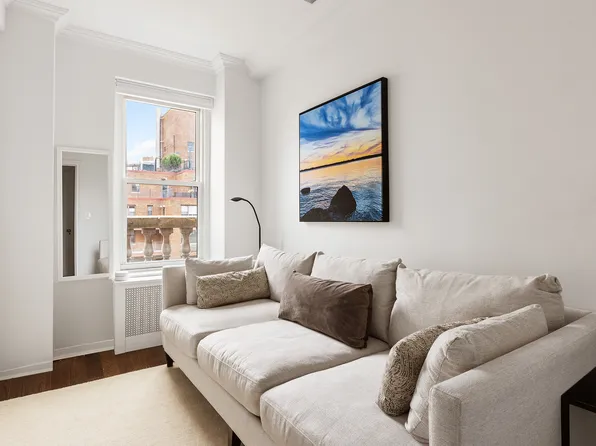 320 East 72nd Street image 15 of 22