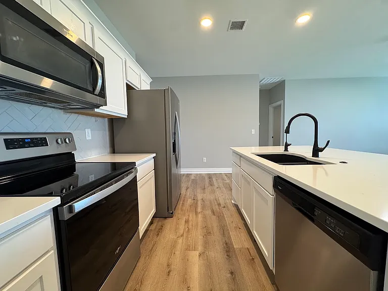 852 N Cloverleaf St #852 — Photo 6