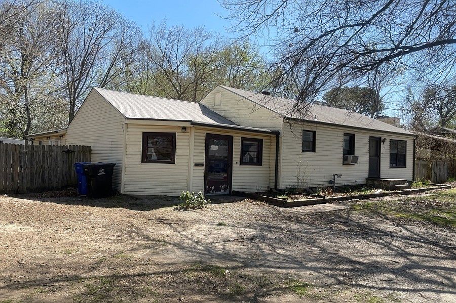2nd image of 717 S Birch Pl W