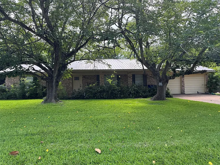 1413 Forehand St — Photo 2