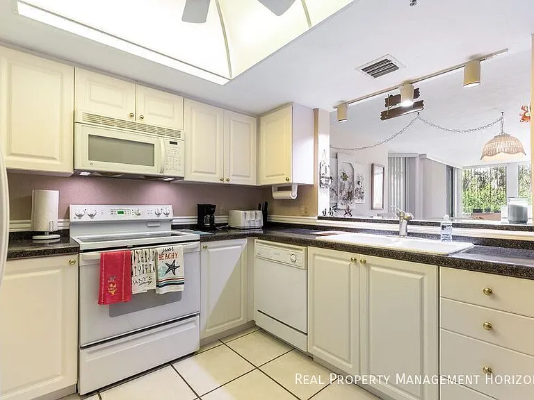 5135 Gulf Of Mexico Dr #103 — Photo 7