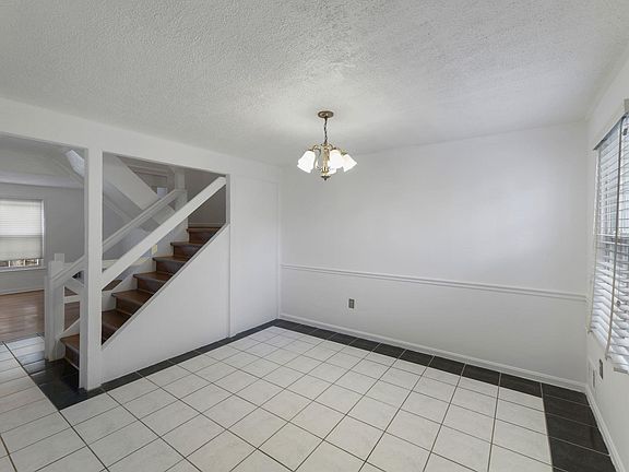 2nd image of 1401 Deerfield Ln