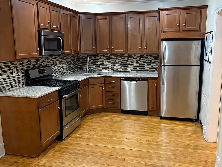 198 Pawling Ave #14 — Photo 10