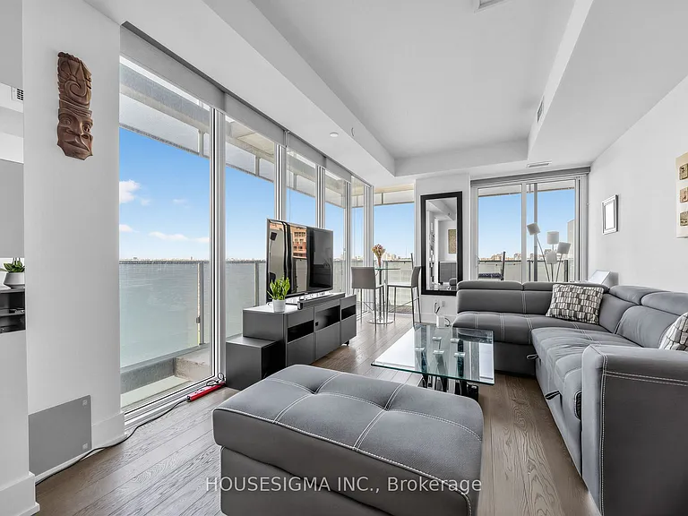 200 Bloor St W #2109 — Photo 2