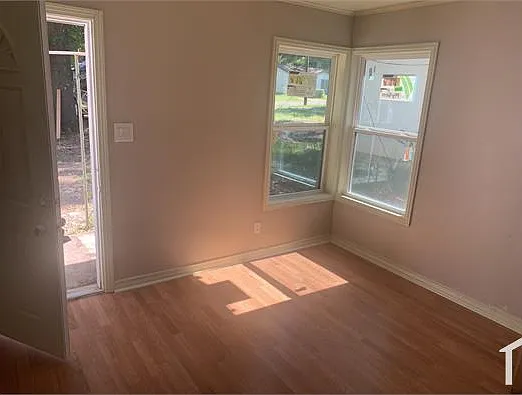 3 bed, 900 sqft, $1,000 — Photo 3