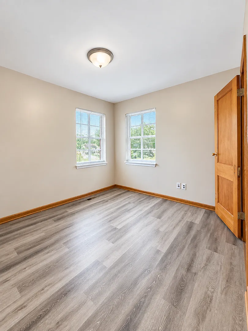 Cute and Cozy 2 Bedroom — Photo 3