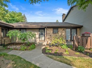 2594 Knightsbridge Rd SE, Grand Rapids, MI 49546