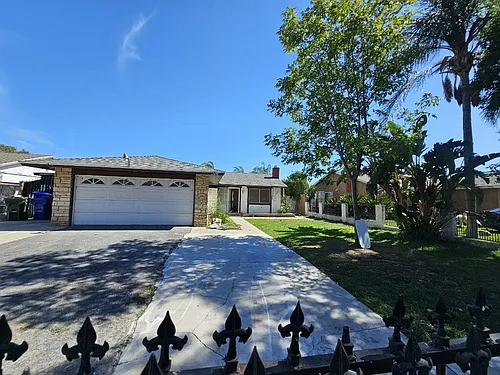 640 E Cedar St Photo 1