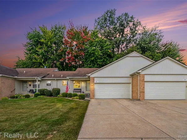 51237 Elly Dr, Chesterfield, MI 48051