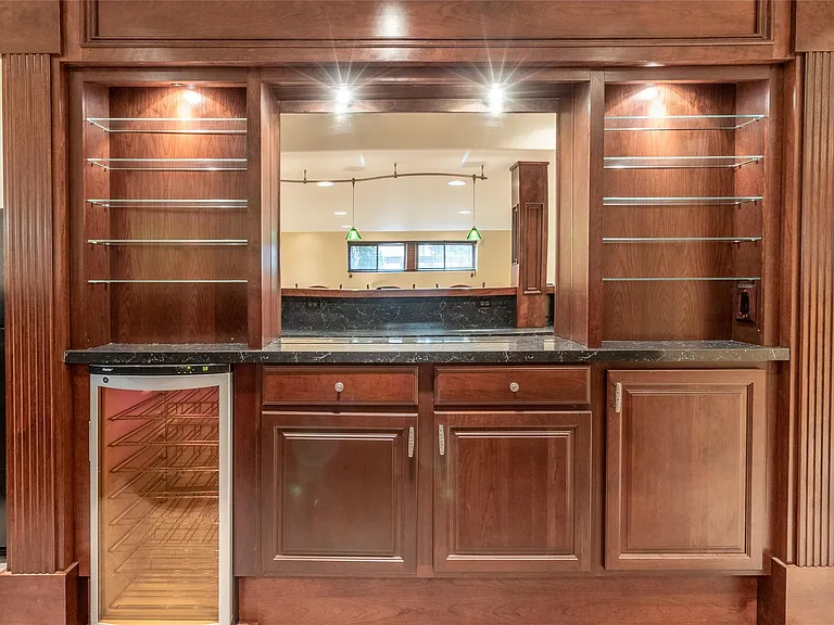 24084 Westmont Dr — Photo 29