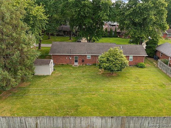 3rd image of 405 Hemlock Road