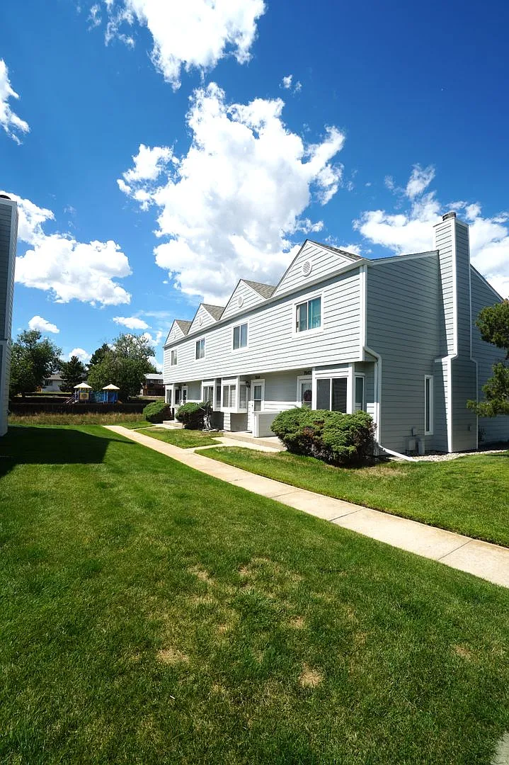 7644 Lexington Manor Drive — Photo 2