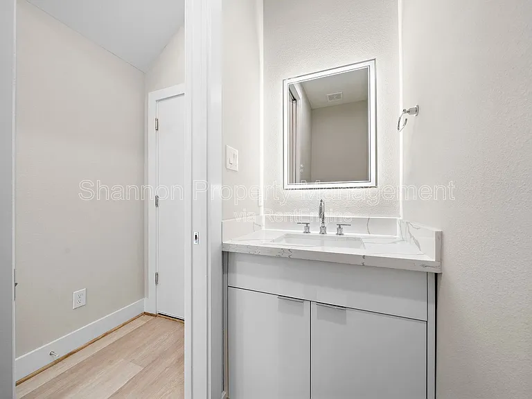 24 Bucan St #B — Photo 18