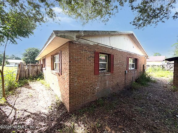 2nd image of 131 PARK Road
