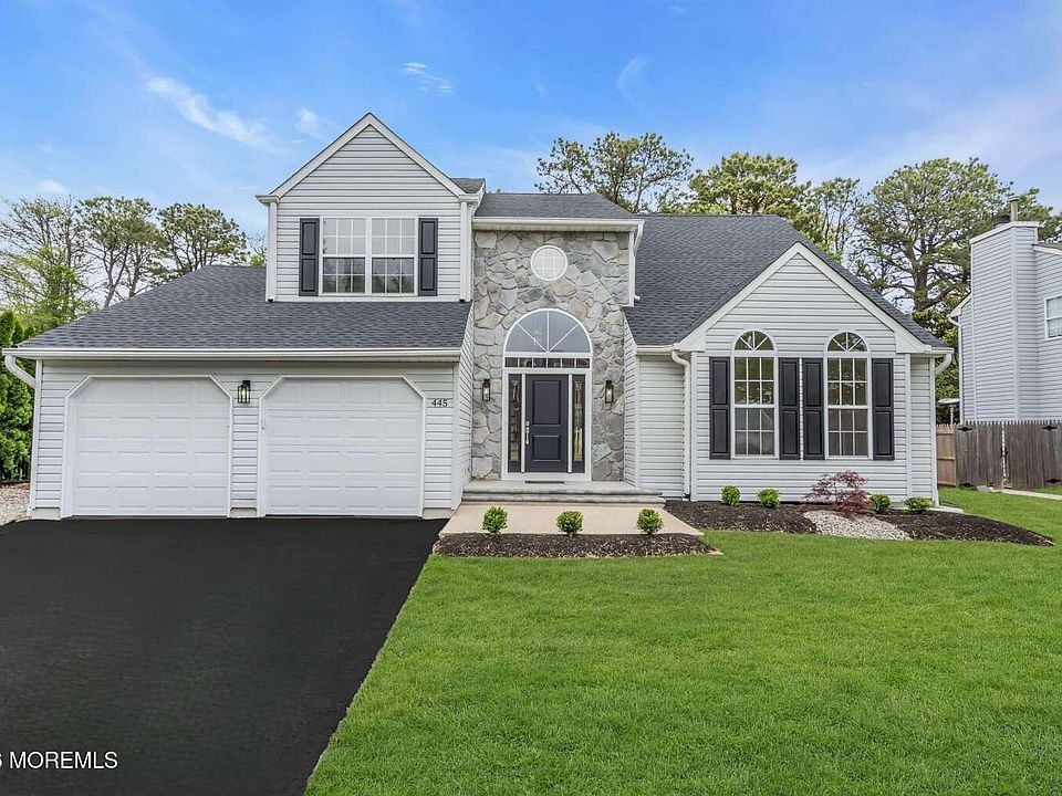 1st image of 445 Vista Court