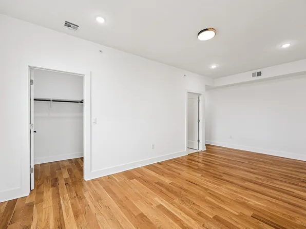 1003 Summit Avenue image 27 of 32