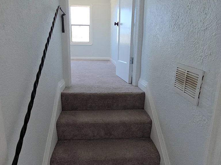 441 Wilson Ave — Photo 5