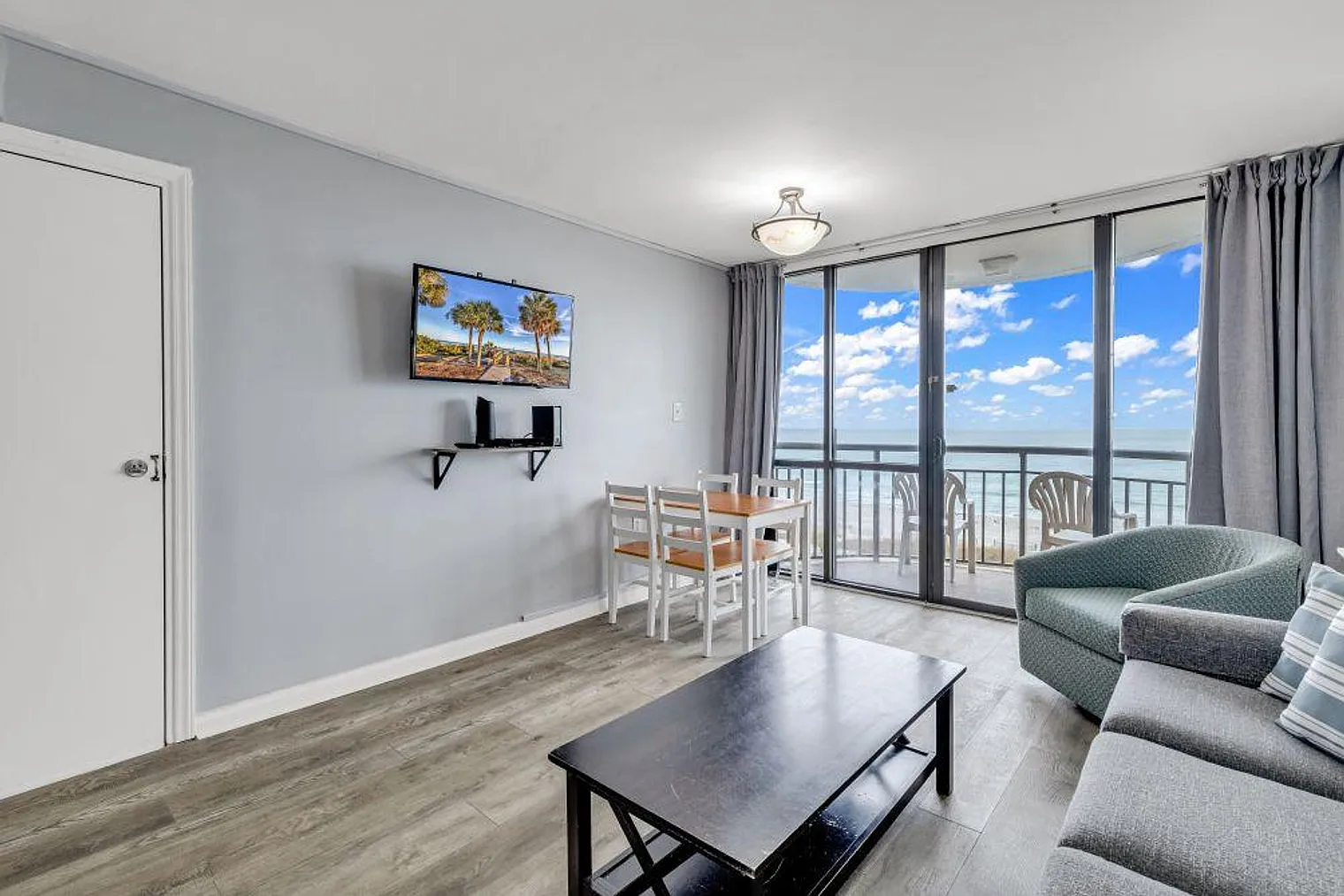 1 bed, 1.0 bath, 699 sqft, $2,296 — Photo 3