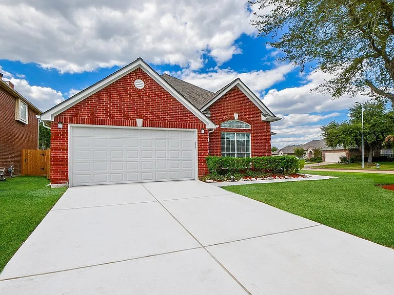 802 Childers Ct — Photo 3