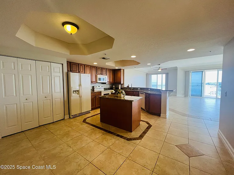 490 Sail Ln #605 — Photo 6