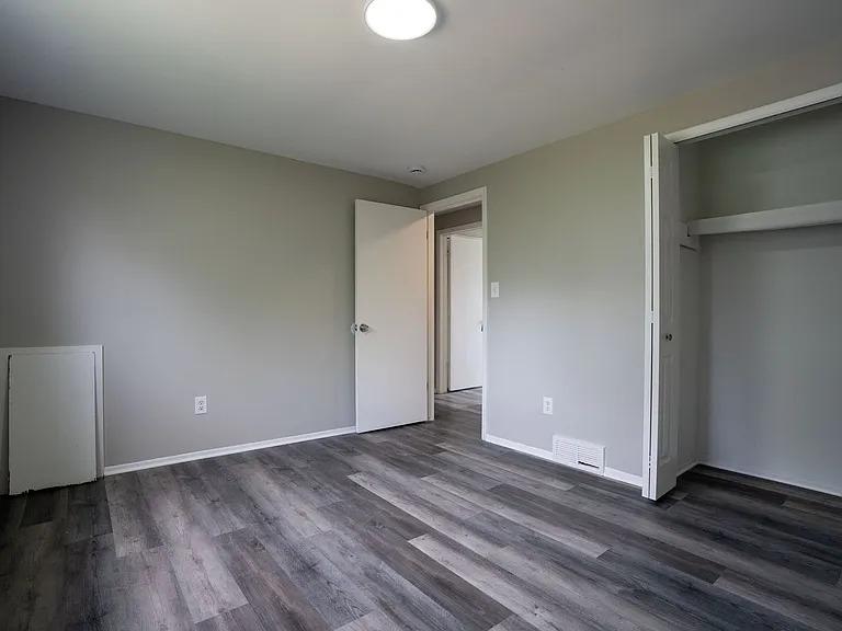 15841 Dort St — Photo 14