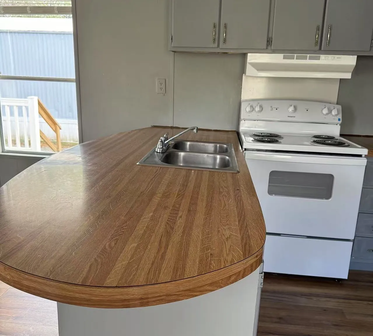 2 bed, $1,050 — Photo 2