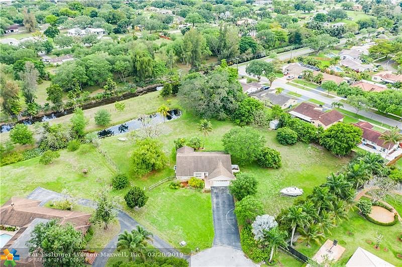 Equestrian Home In Davie