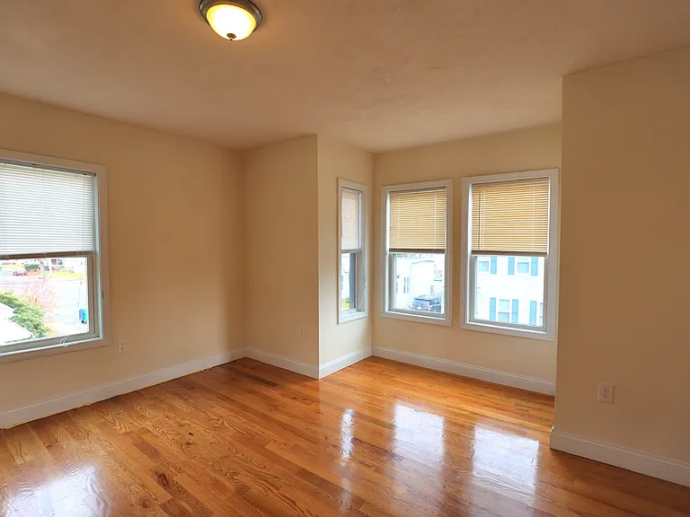 62 Lincoln St #2 — Photo 5