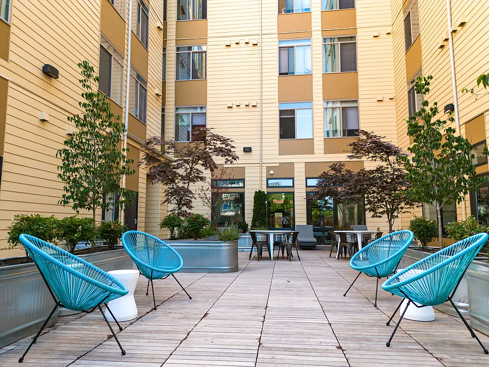 Where neighbors become community
