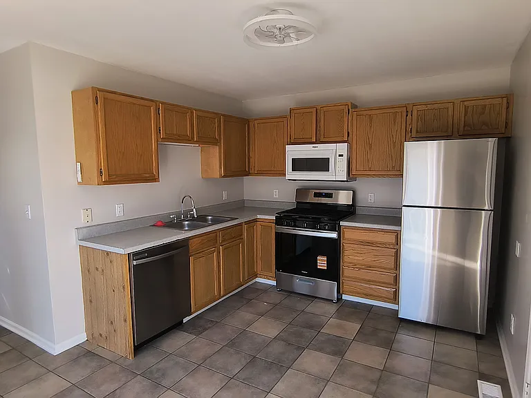817 Swanson Ct — Photo 4