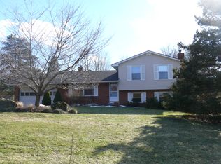 8 Brougham Dr, Penfield, NY 14526