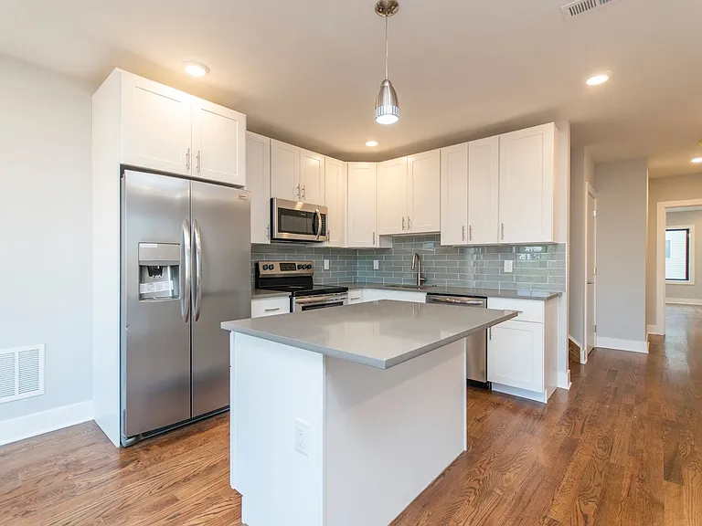 814 N Uber St — Photo 4