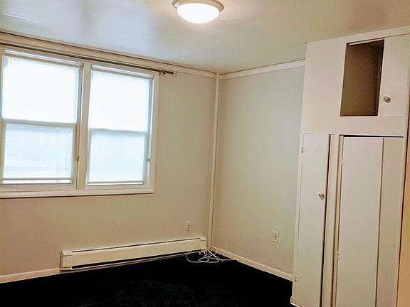 2nd image of 65 1/2 Jefferson Ave #3