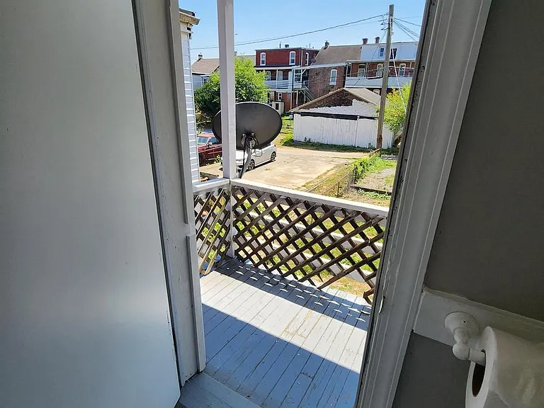 625 George St — Photo 24