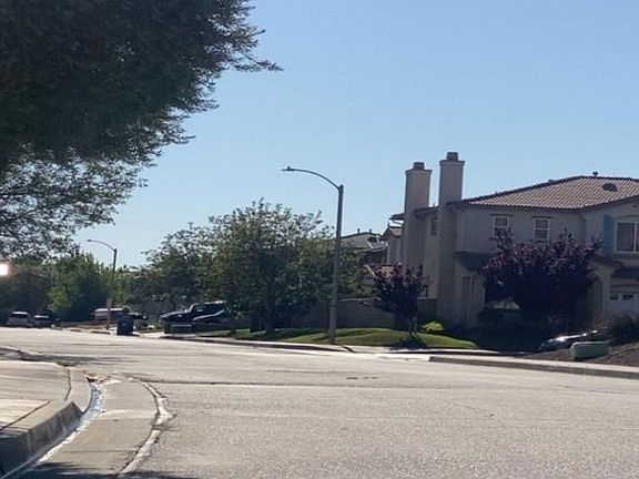 Exterior Neighborhood (street photo)