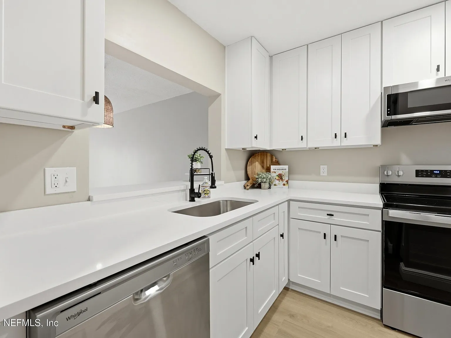 2 bed, 2.5 bath, 1050 sqft, $1,700 — Photo 2