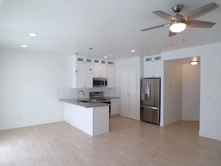 475 Huckleberry Ln — Photo 2