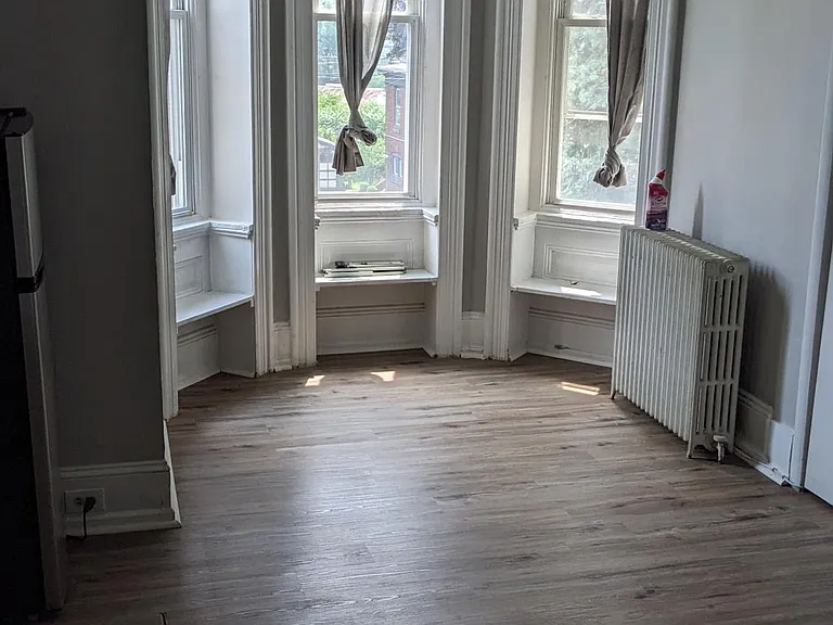 105 Rochelle Ave #2F — Photo 2